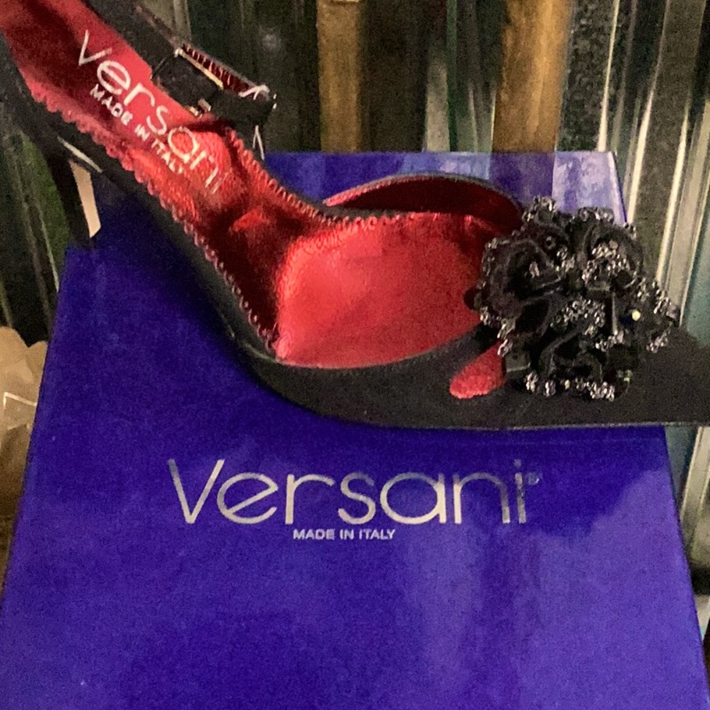 ❤️Vslingback stiletto black.Flower. Detail at toe metallics silverishblack